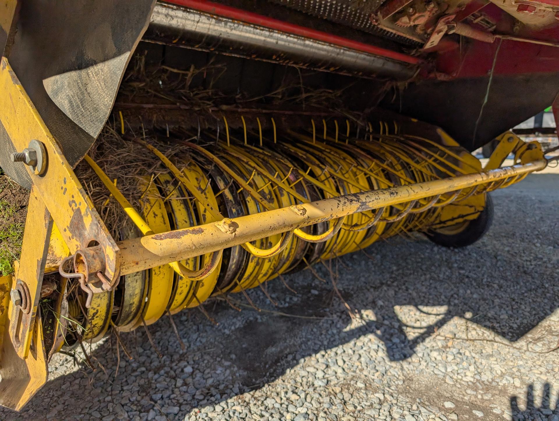 2000 New Holland 688