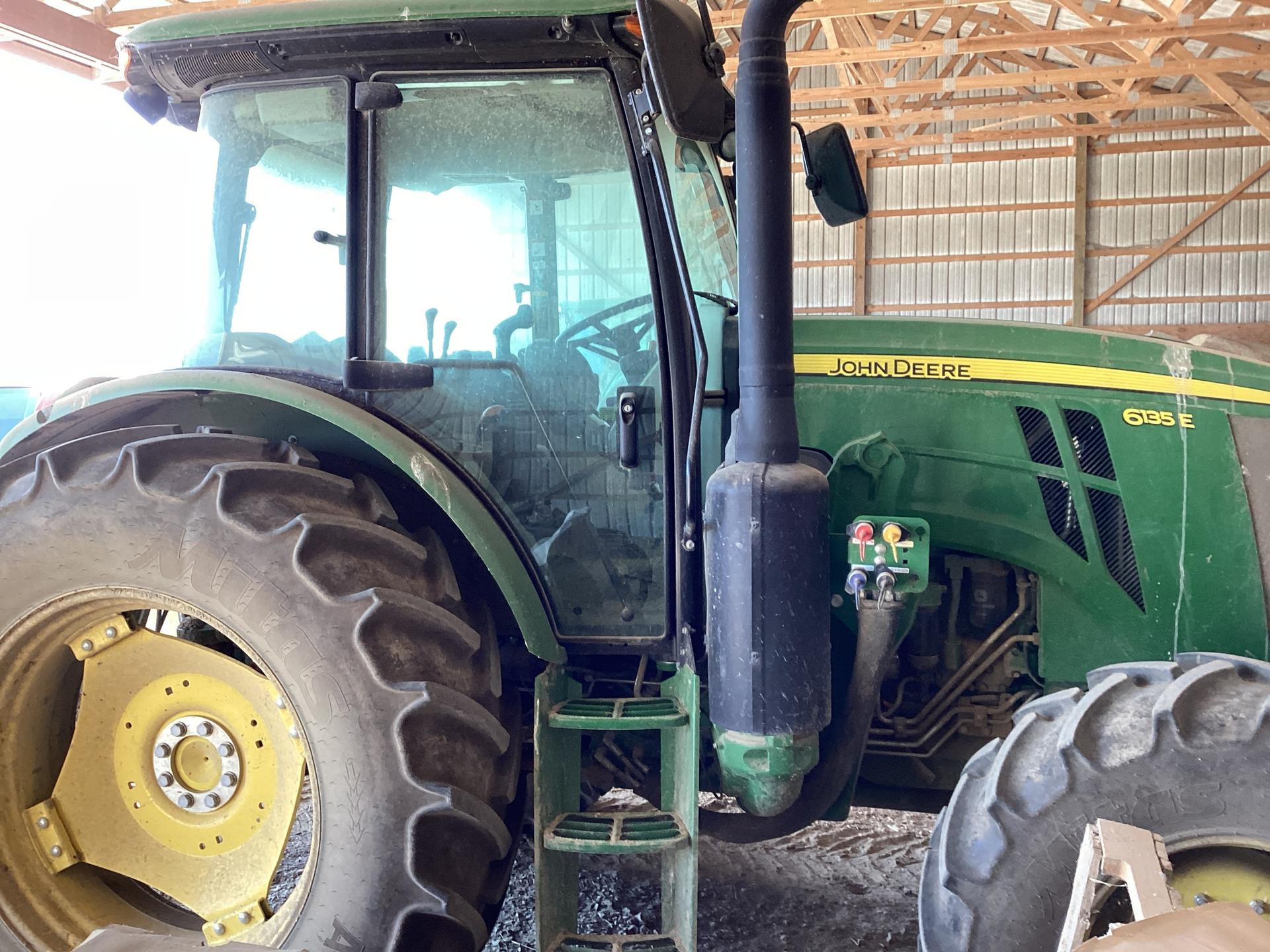 2019 John Deere 6135E