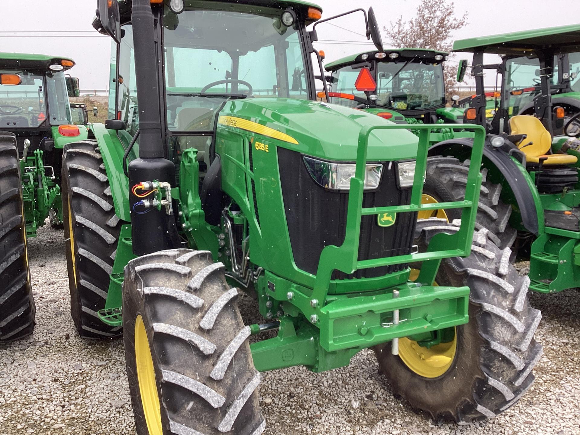 2019 John Deere 6135E