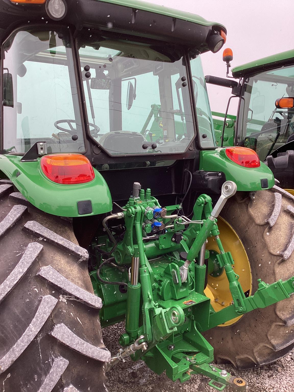 2019 John Deere 6135E