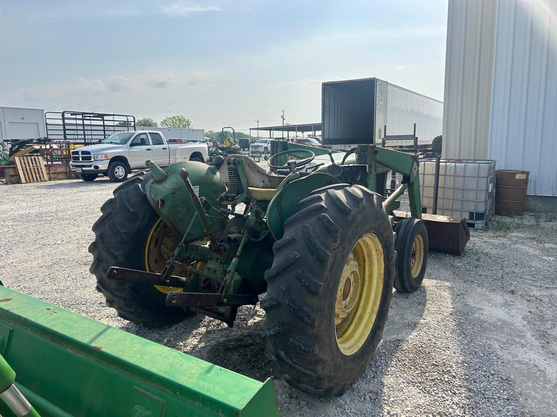 1972 John Deere 1520 Image
