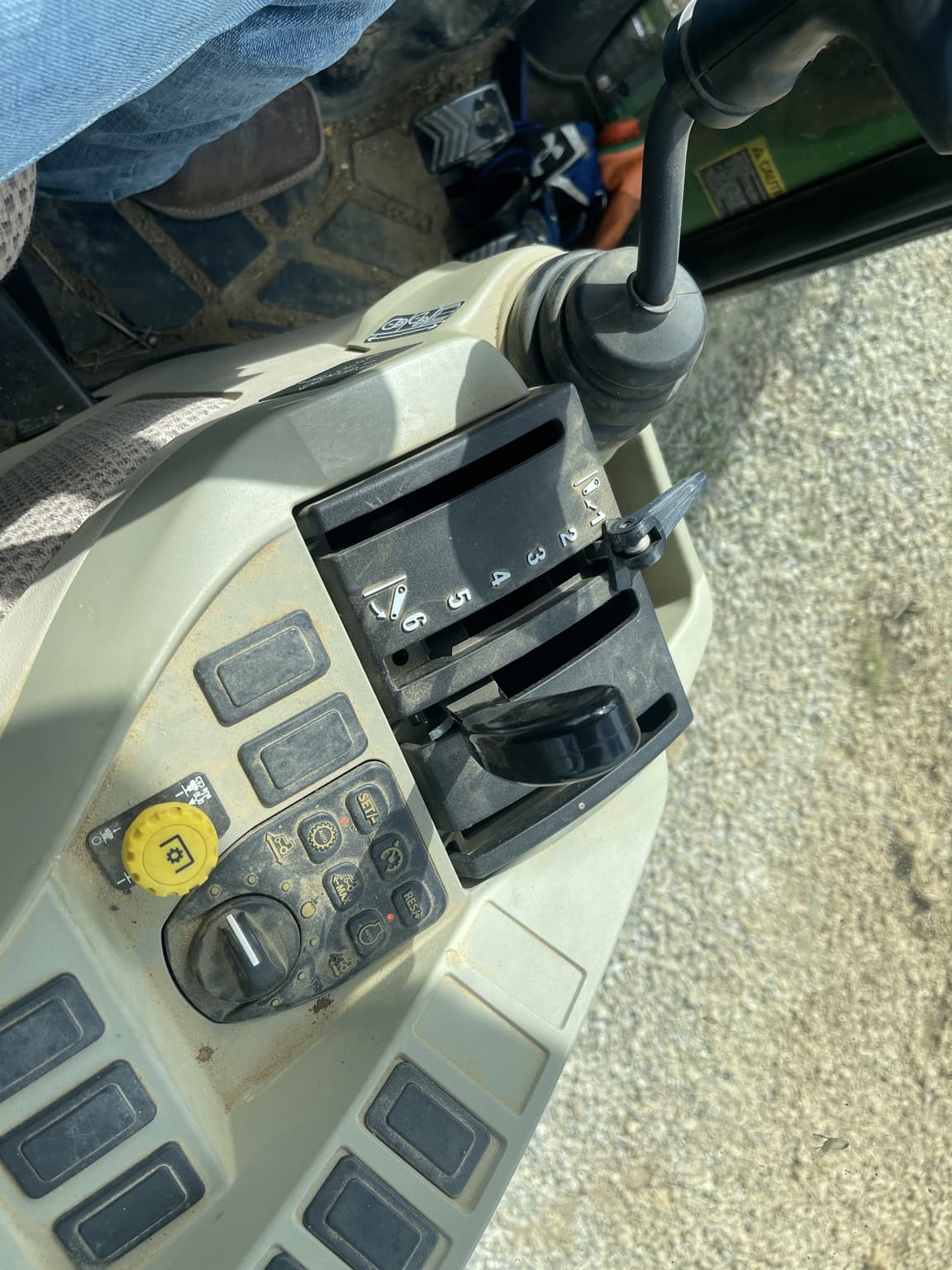 2014 John Deere 3039R Image