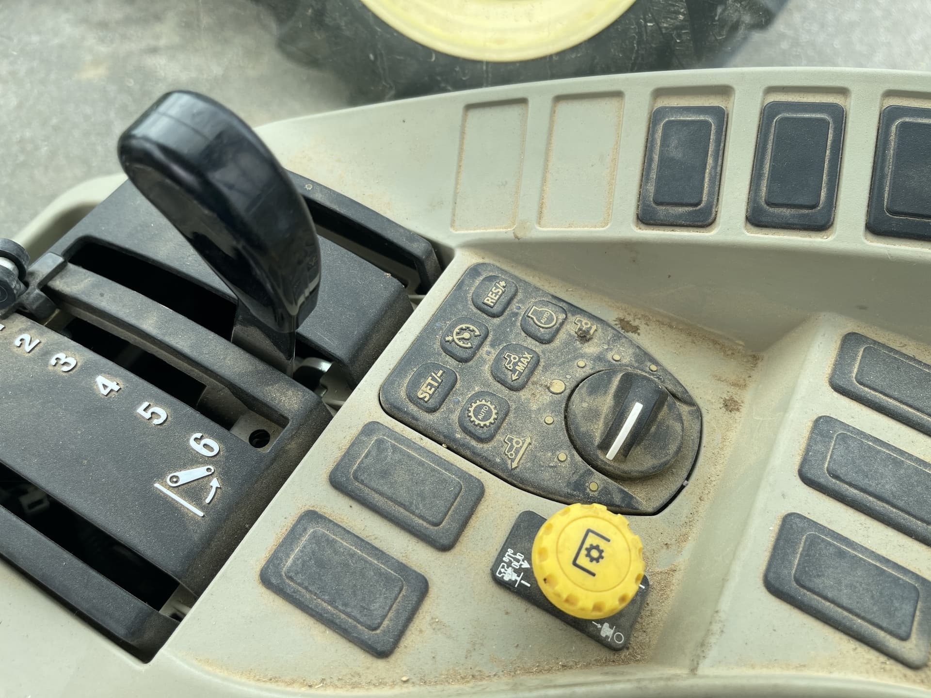 2014 John Deere 3039R Image