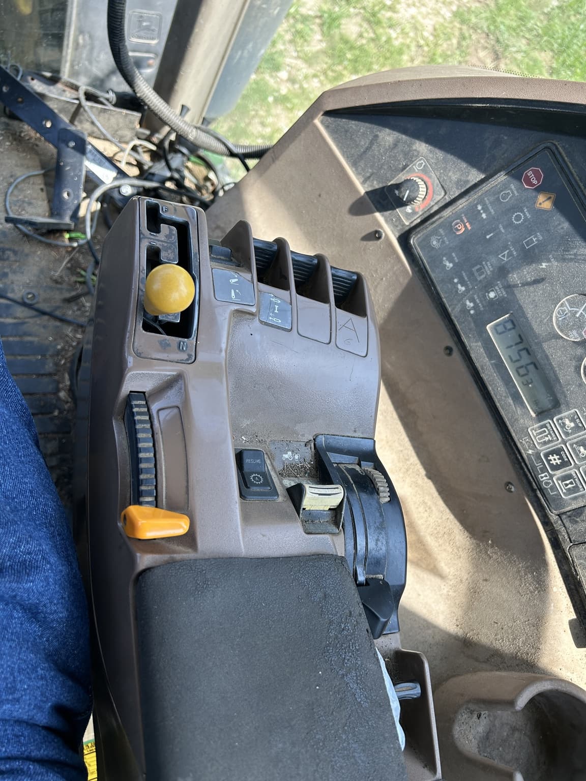 1998 John Deere 8400 Image