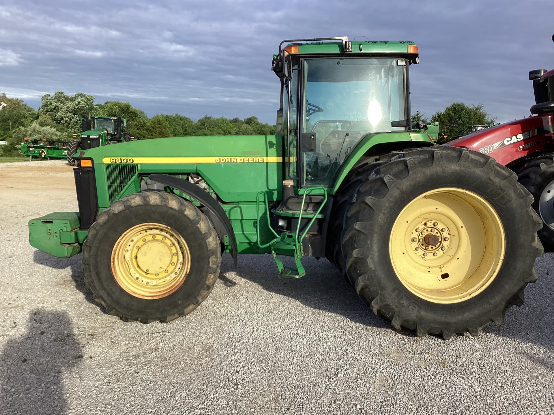 1998 John Deere 8400 Image