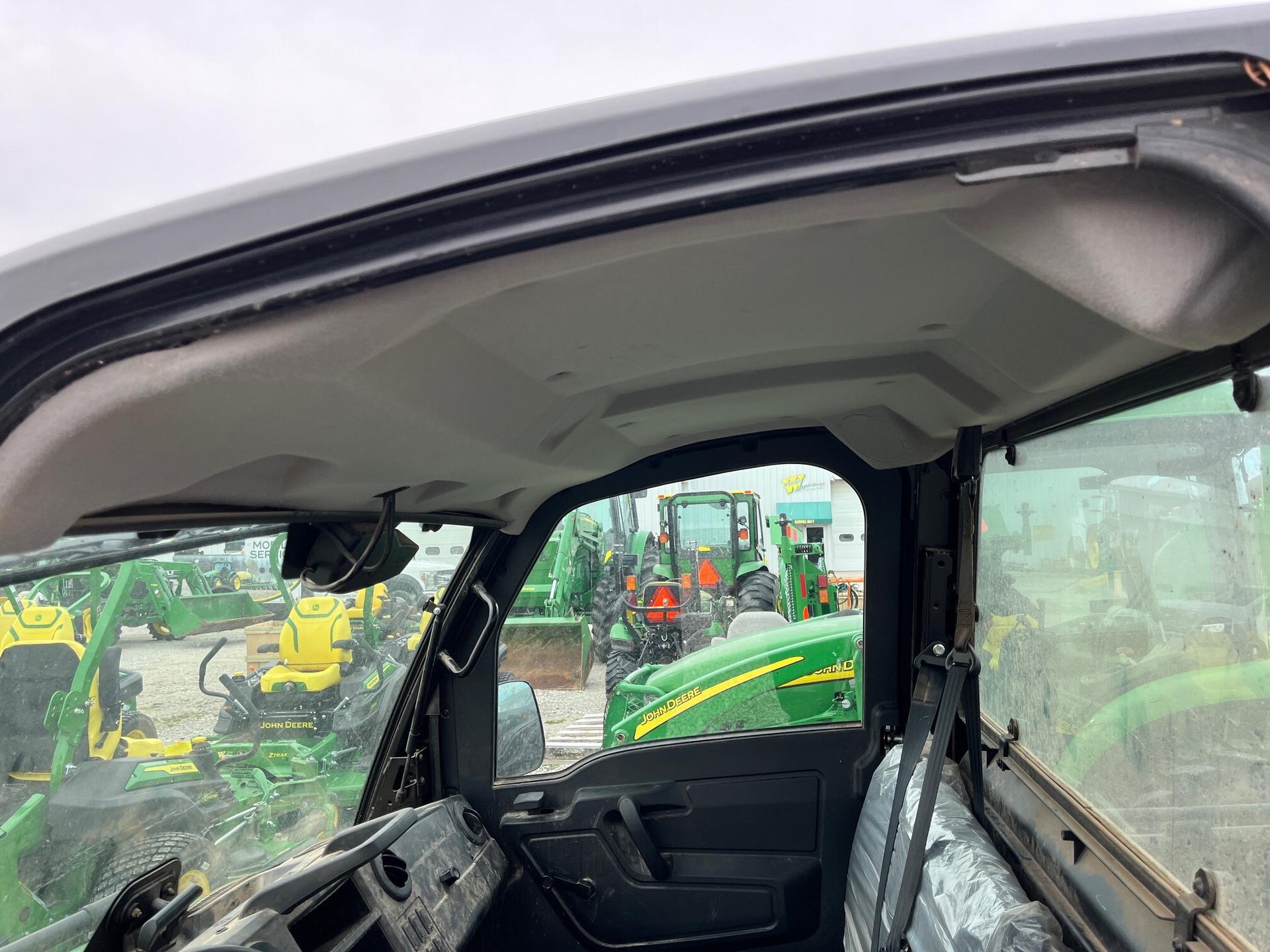 2023 John Deere XUV 865M Image