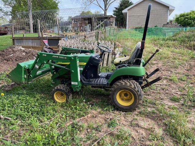 2004 John Deere 2210 Image