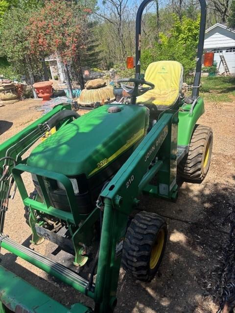2004 John Deere 2210 Image