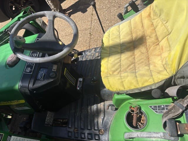 2004 John Deere 2210 Image