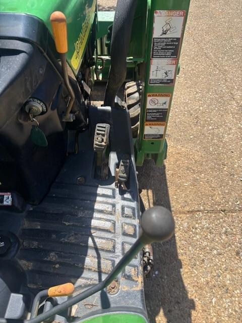 2004 John Deere 2210 Image