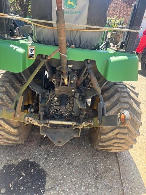 2004 John Deere 2210 Image
