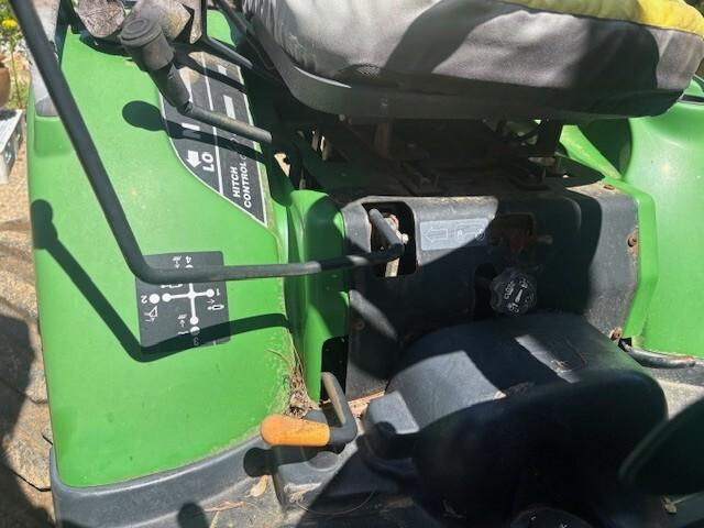 2004 John Deere 2210 Image