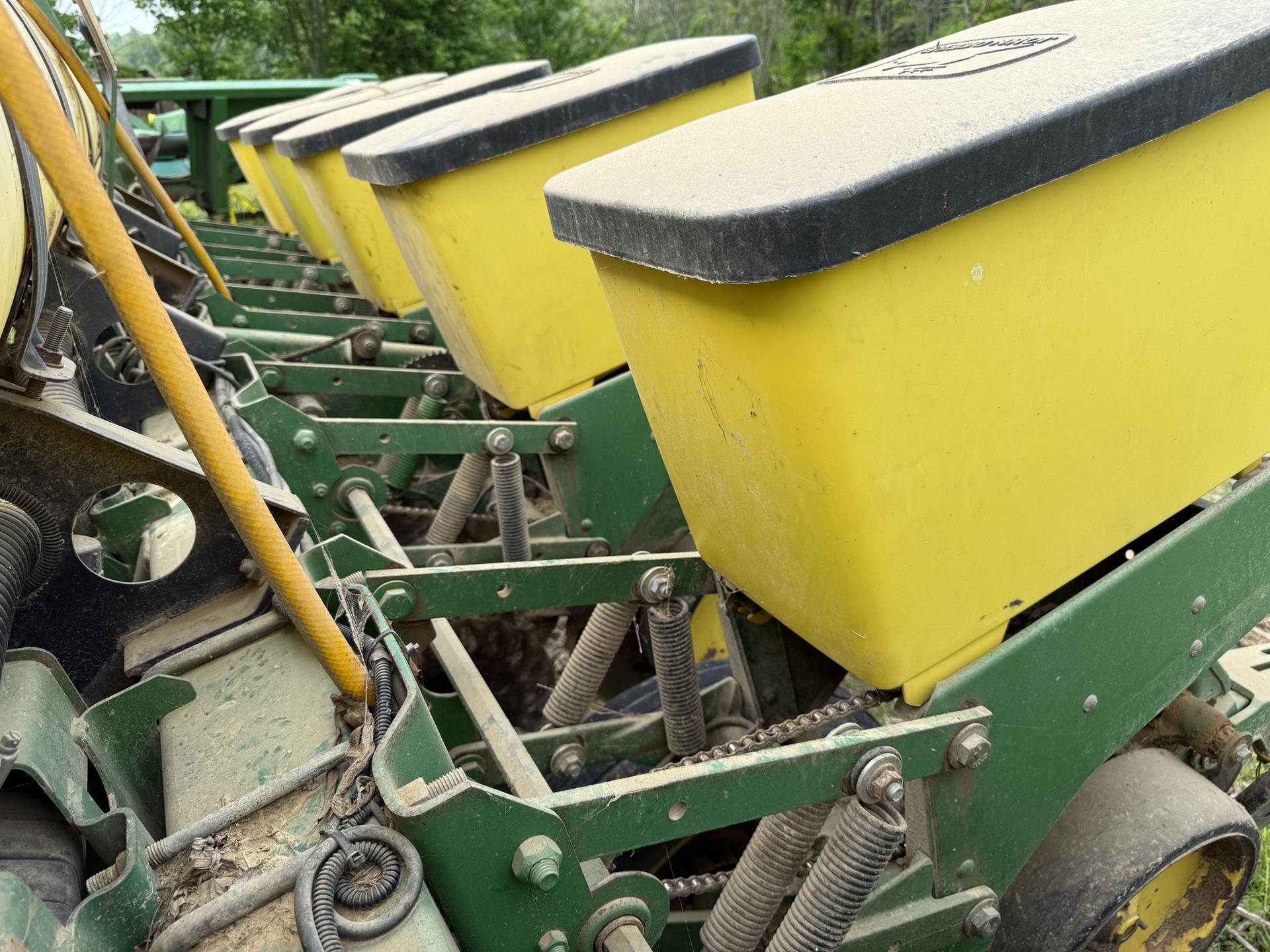 1994 John Deere 7200 Image