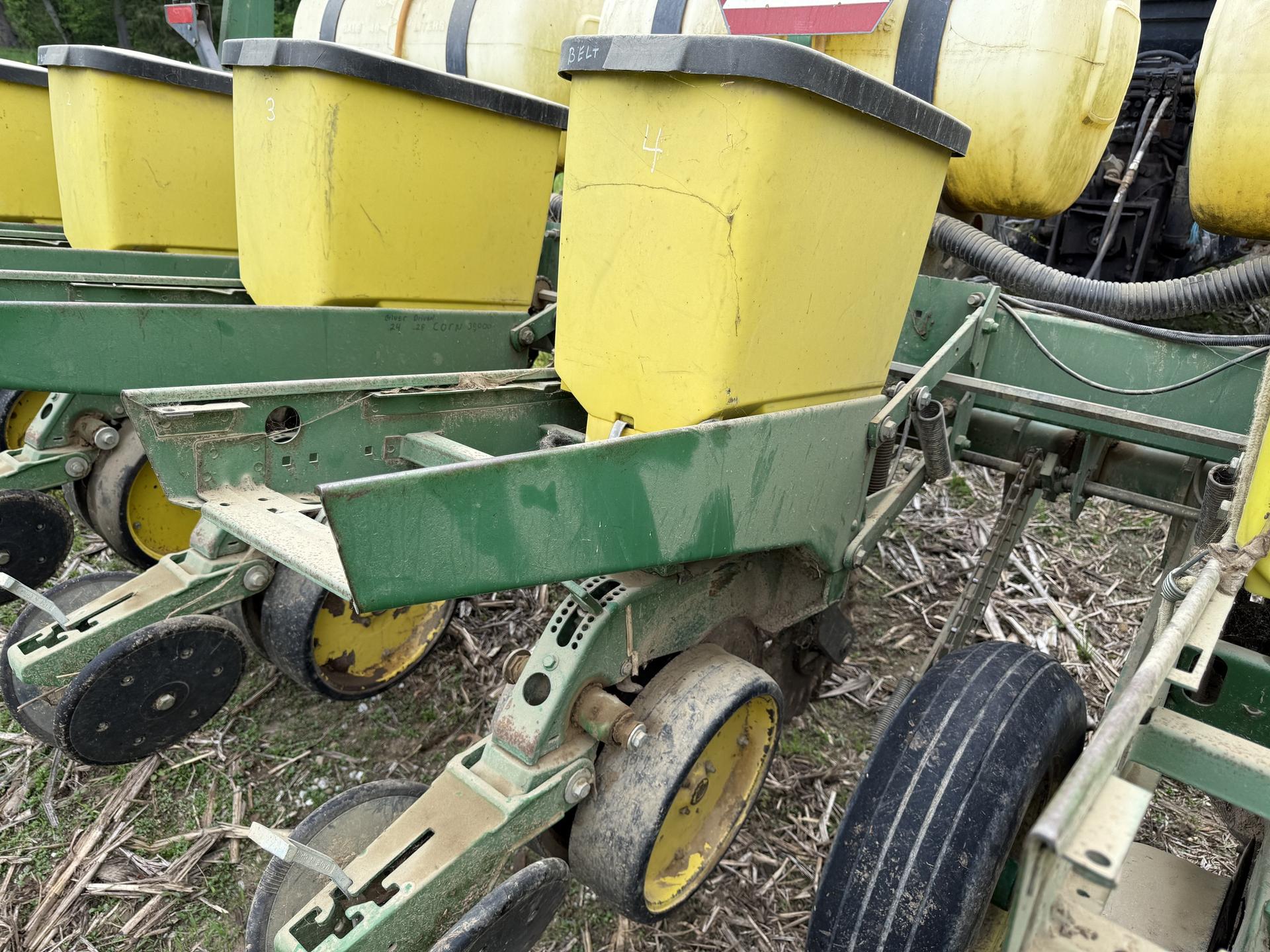 1994 John Deere 7200 Image