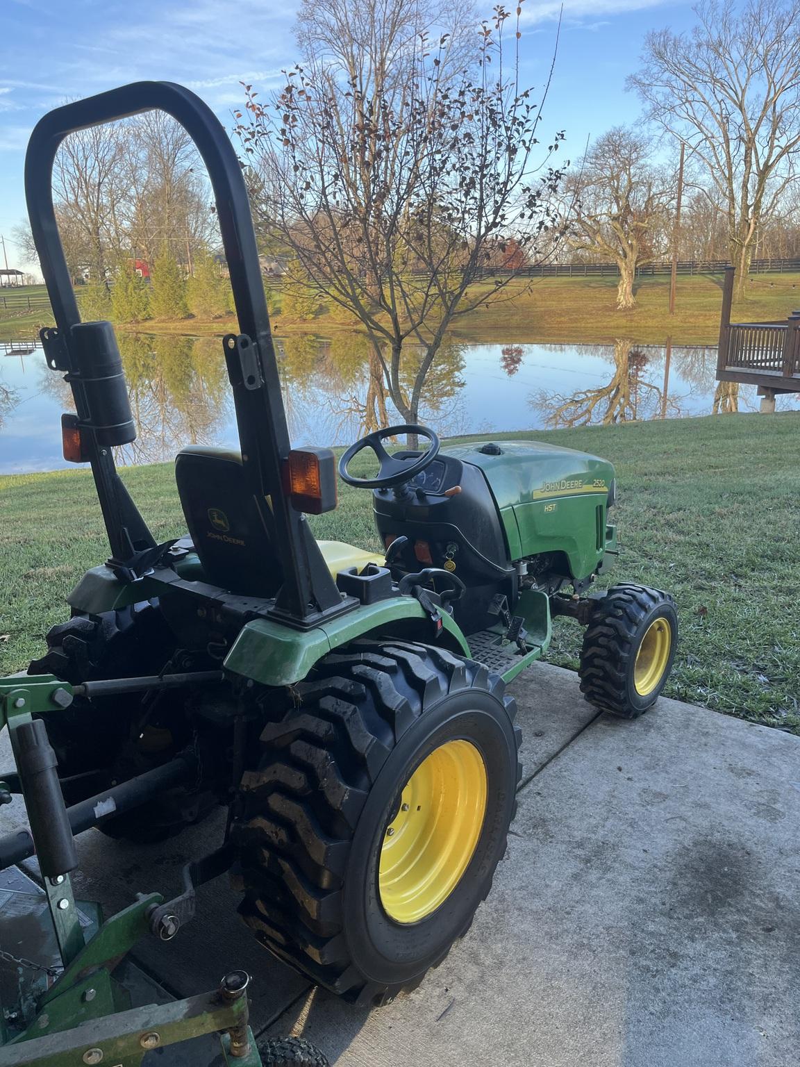 2010 John Deere 2520 Image