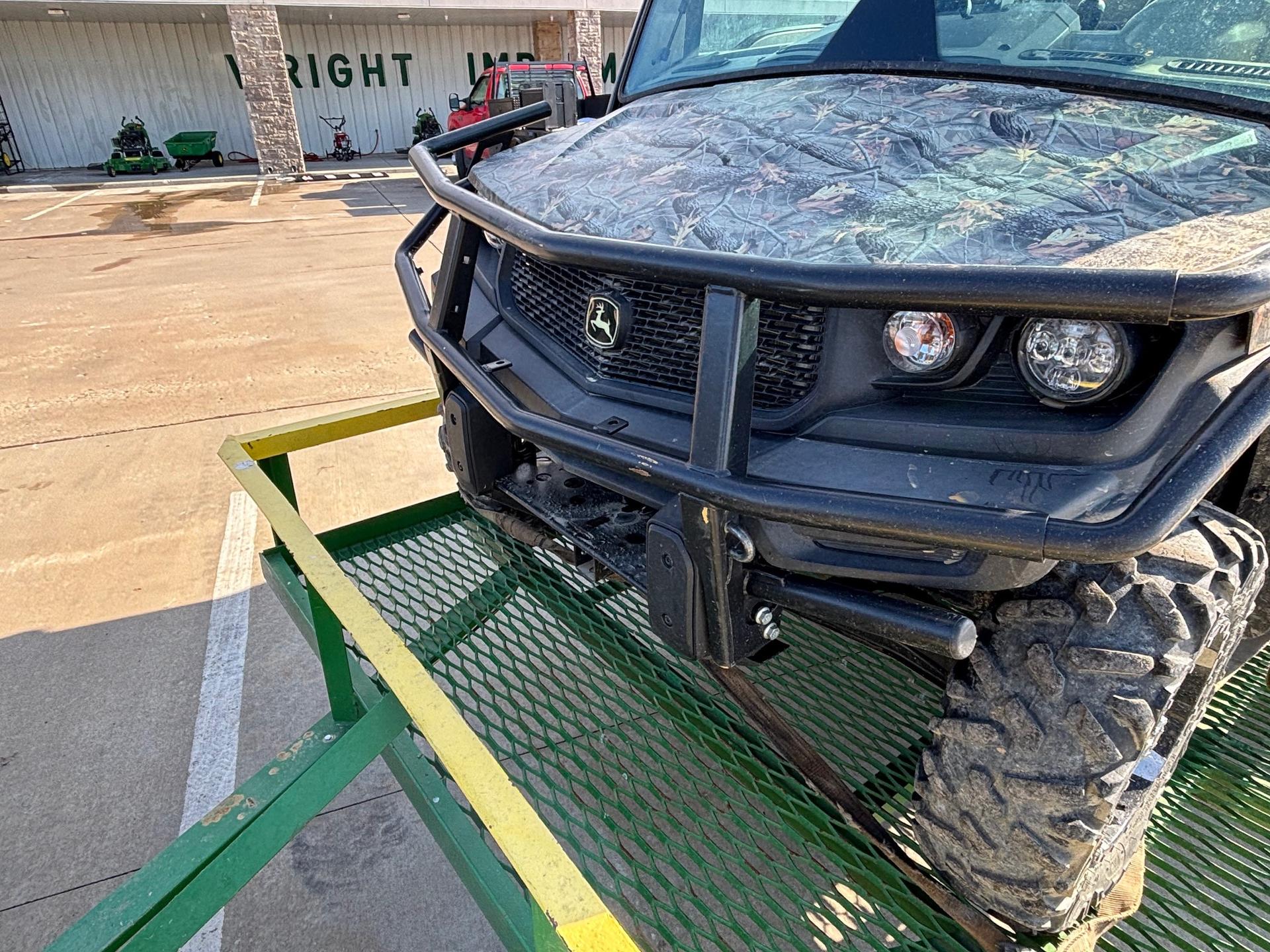 2018 John Deere XUV 835R Image