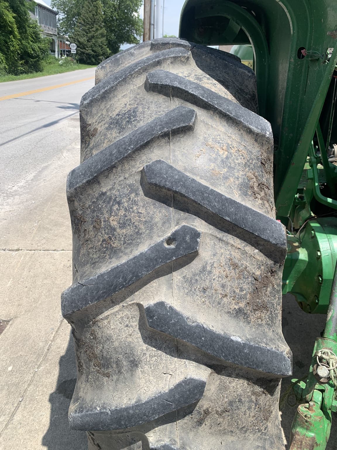 1981 John Deere 2940 Image