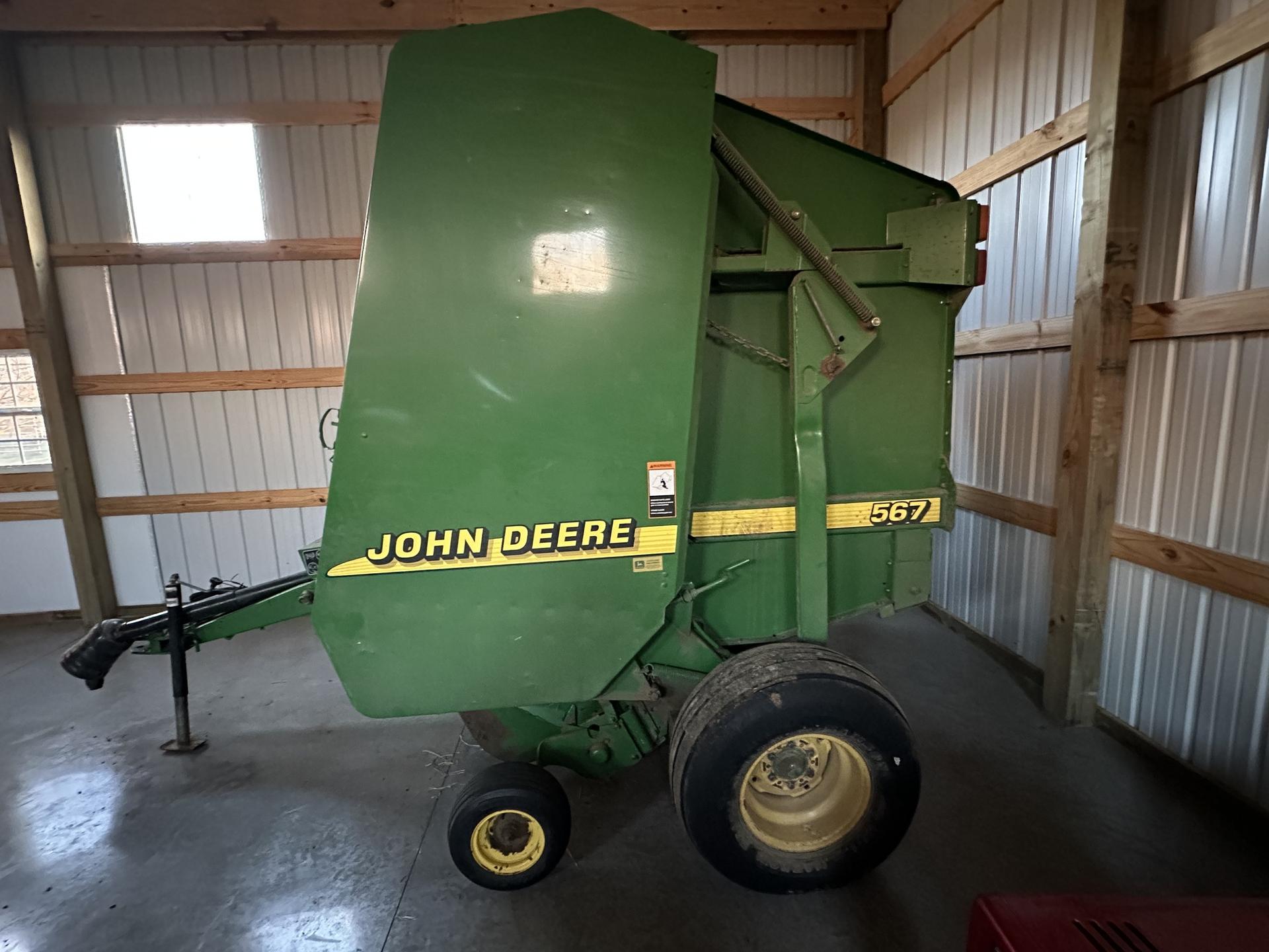 2000 John Deere 567 Image