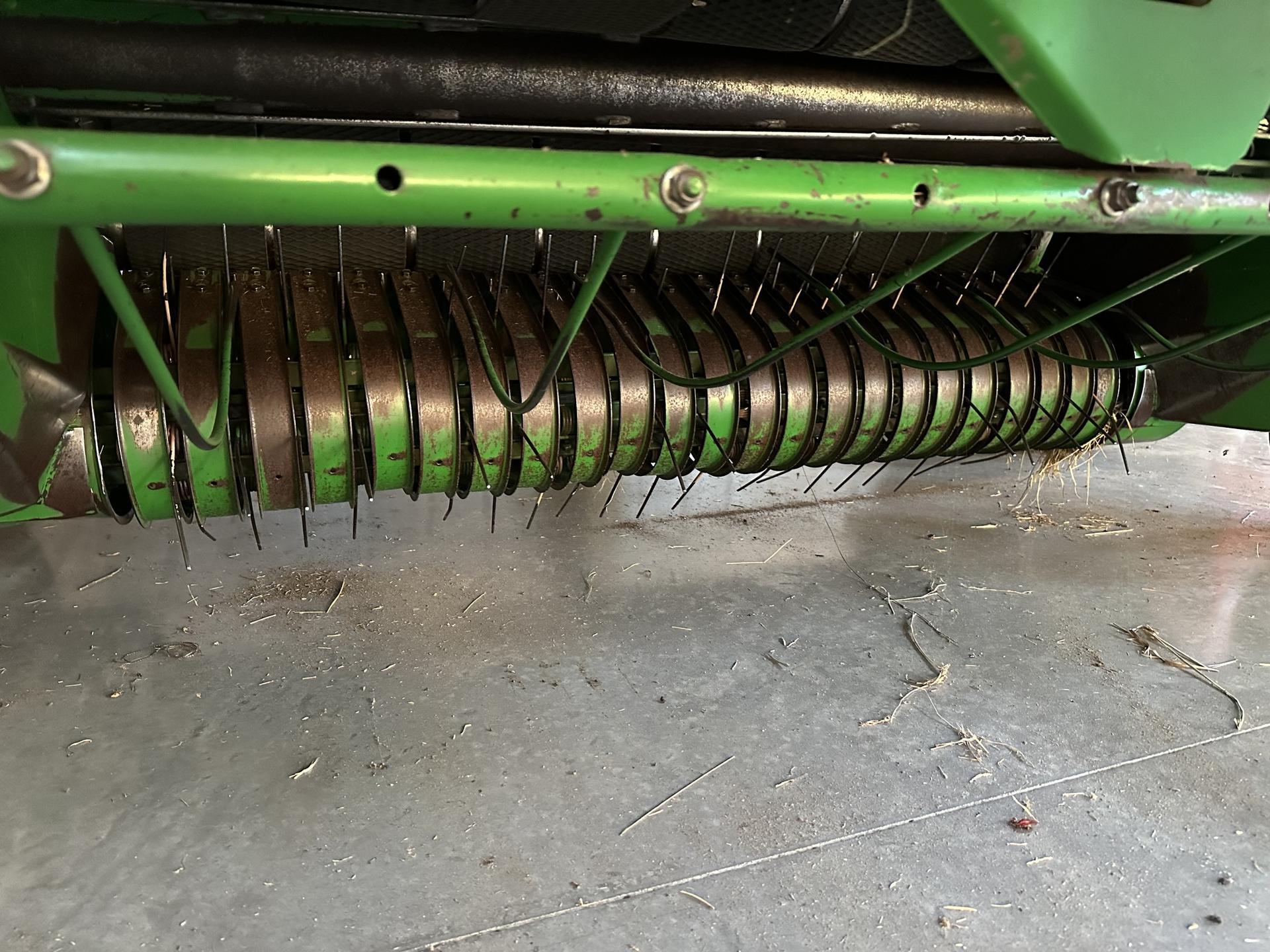 2000 John Deere 567 Image