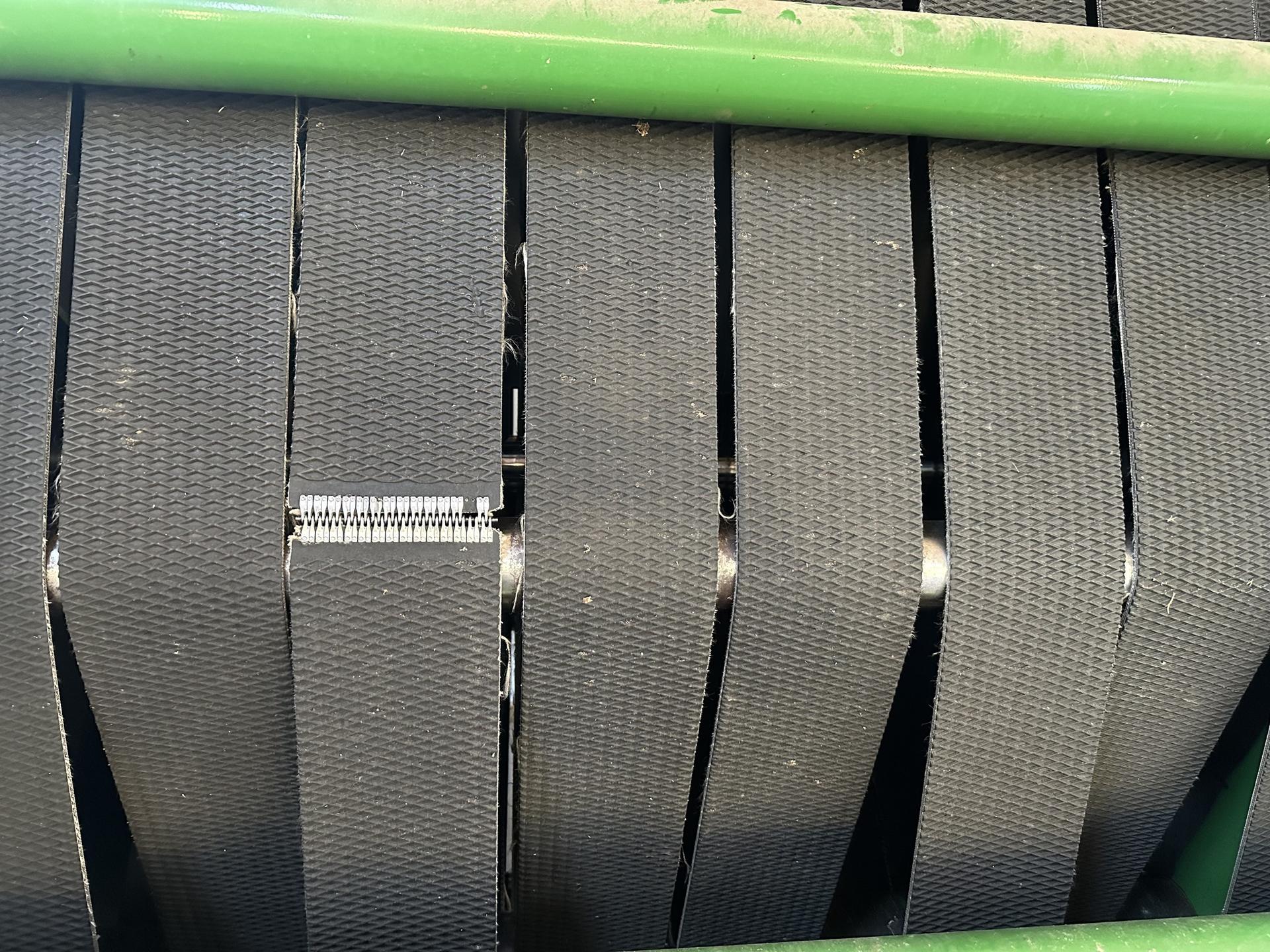 2000 John Deere 567 Image