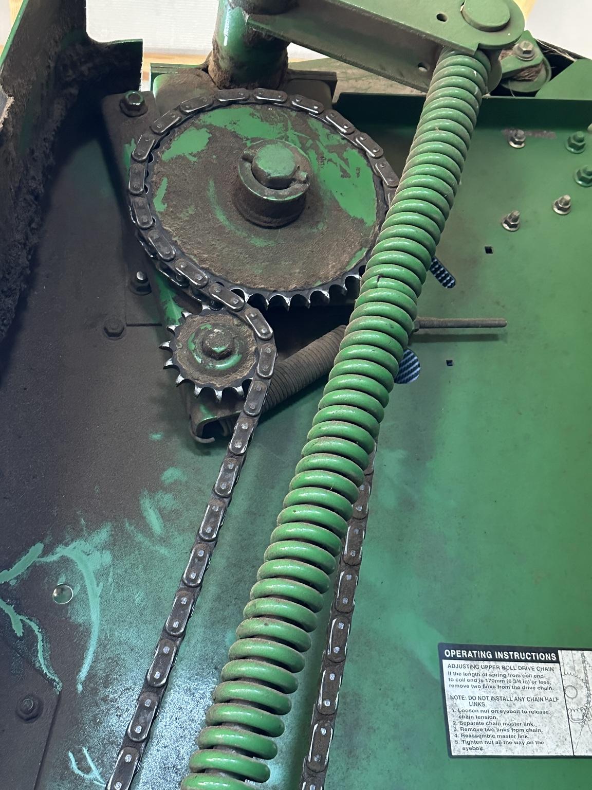 2000 John Deere 567 Image