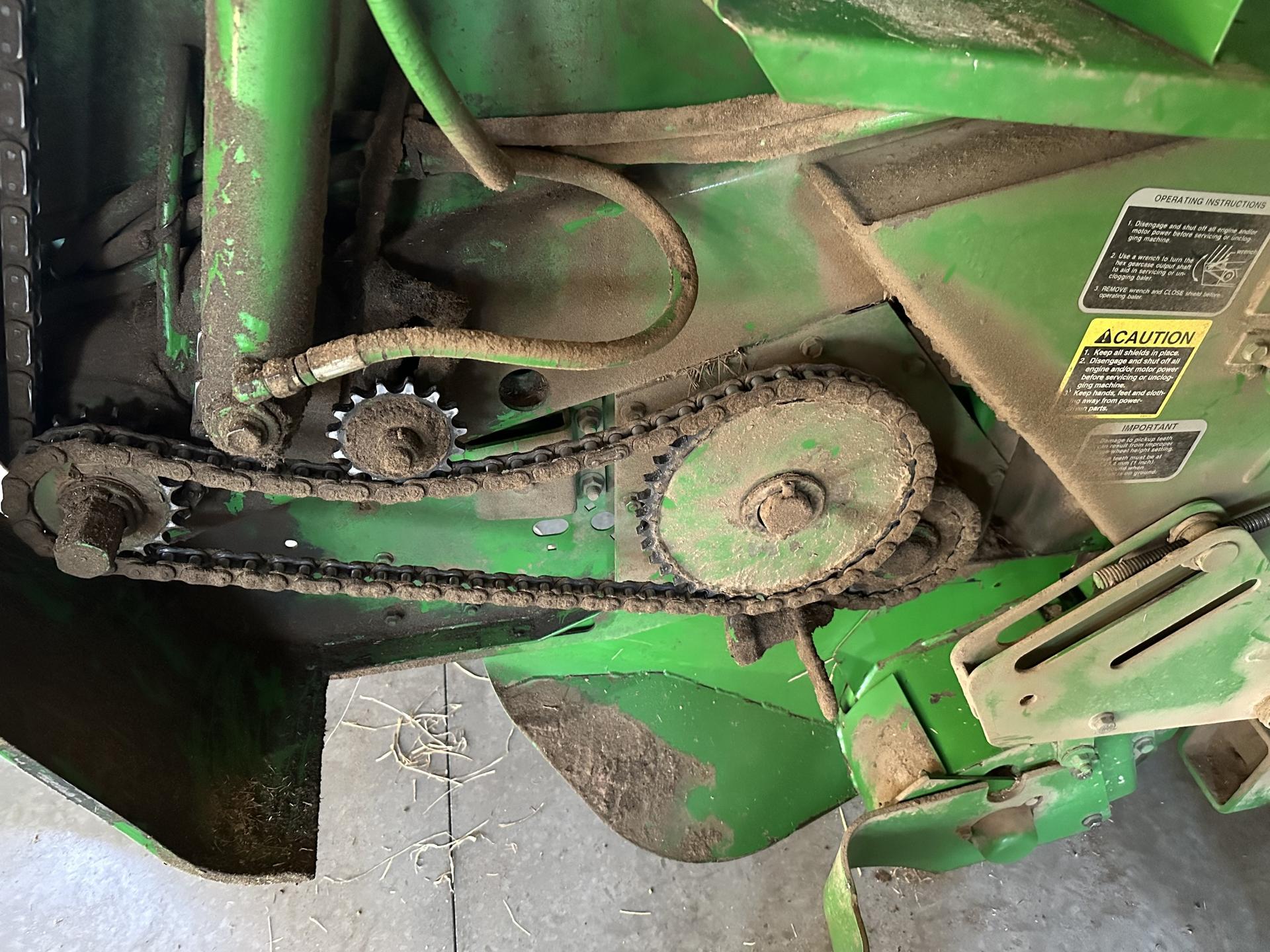 2000 John Deere 567 Image