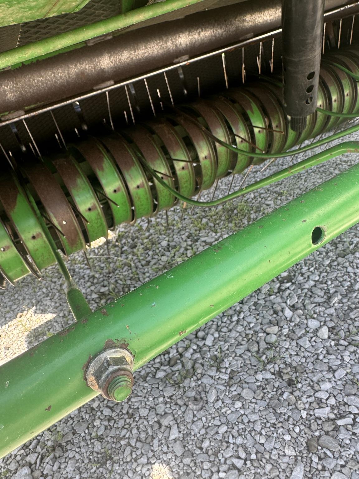 2000 John Deere 567 Image
