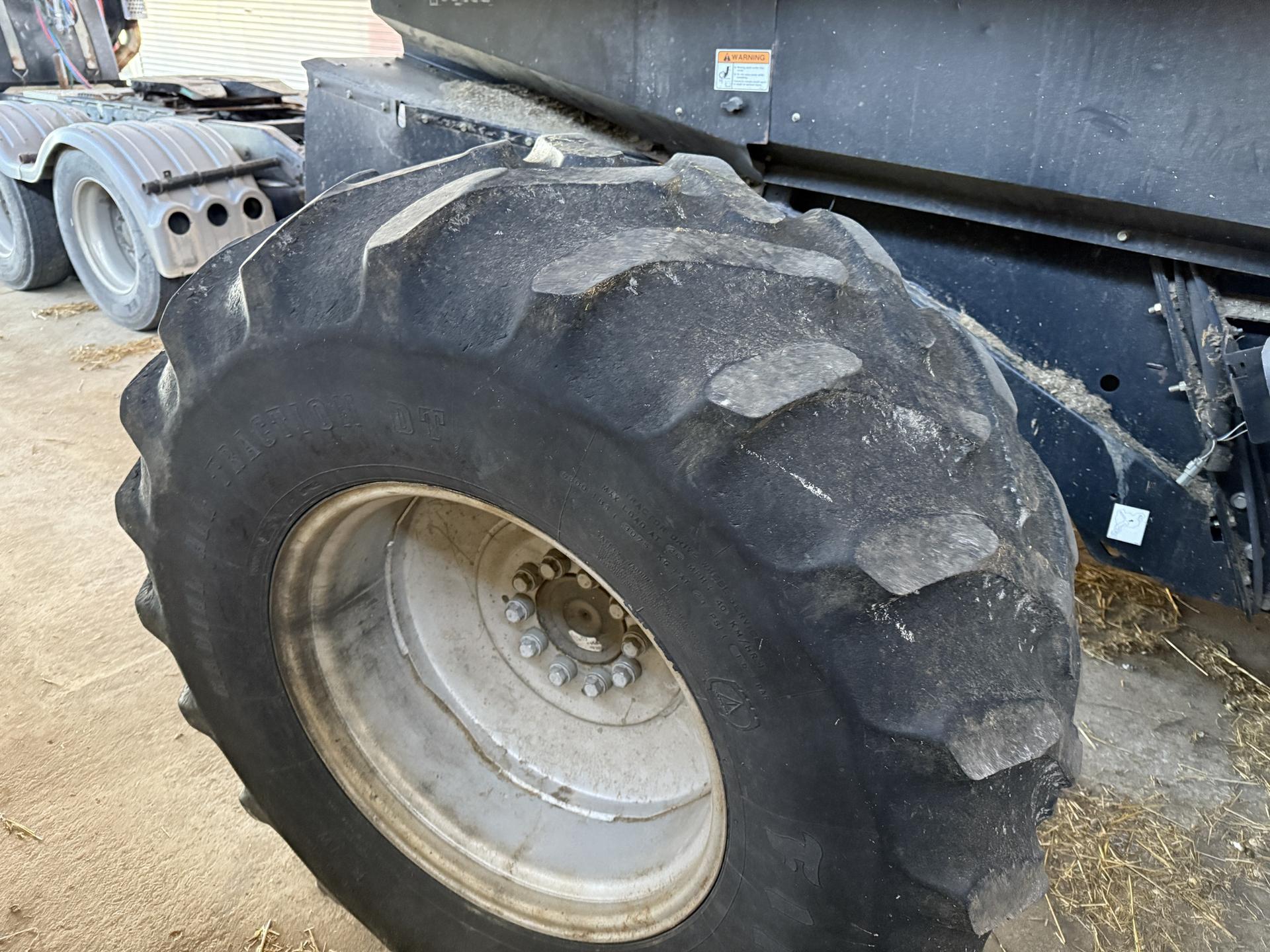 2009 Case IH 6088 Image