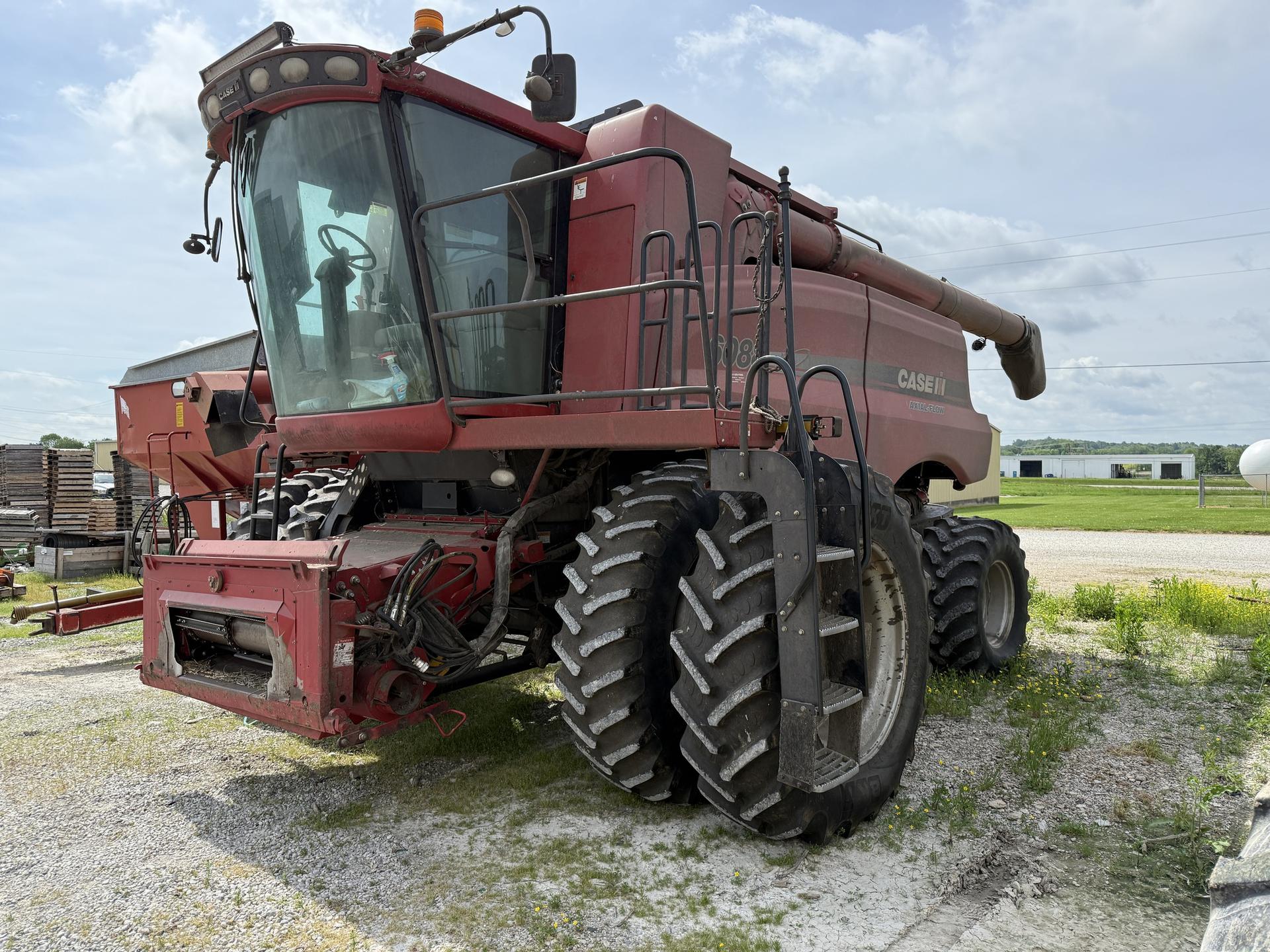 2009 Case IH 6088 Image