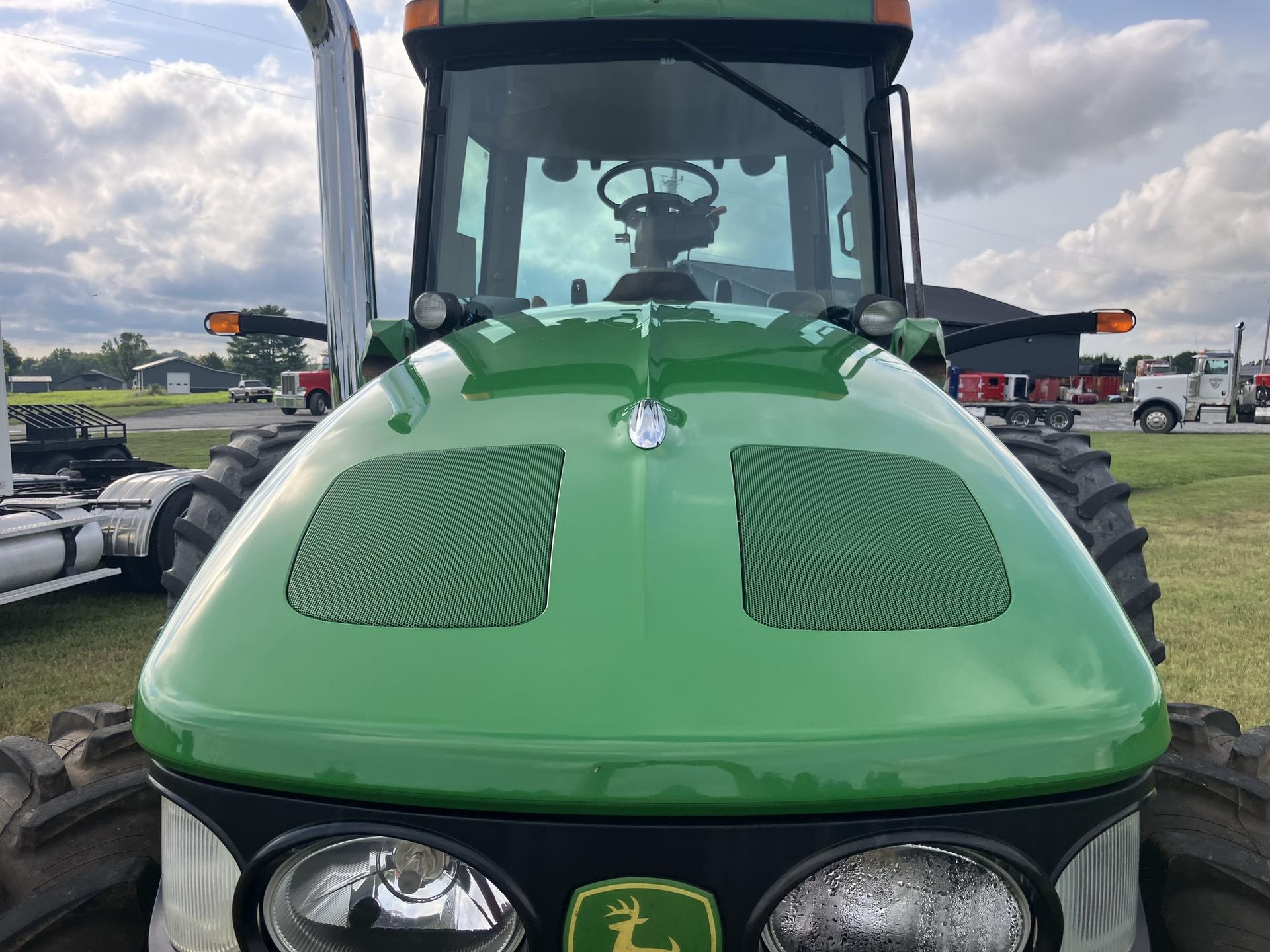 2004 John Deere 7820