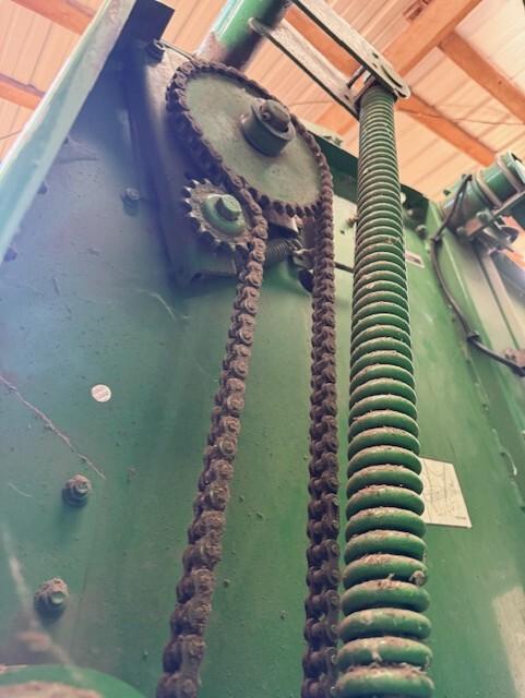 2002 John Deere 567 Image