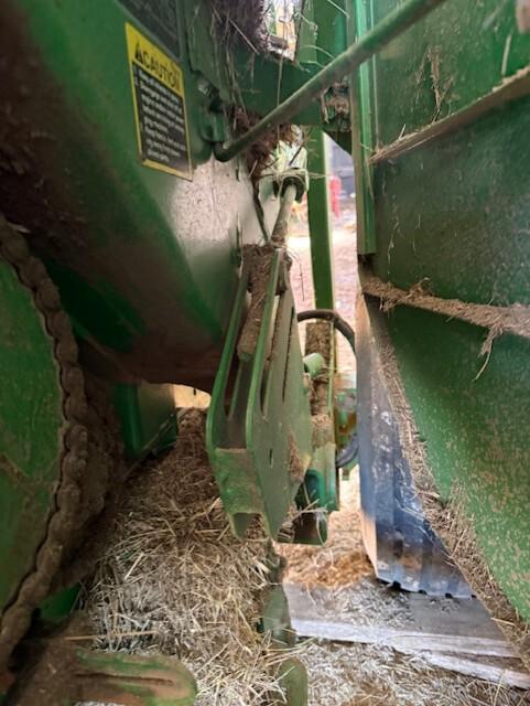 2002 John Deere 567 Image
