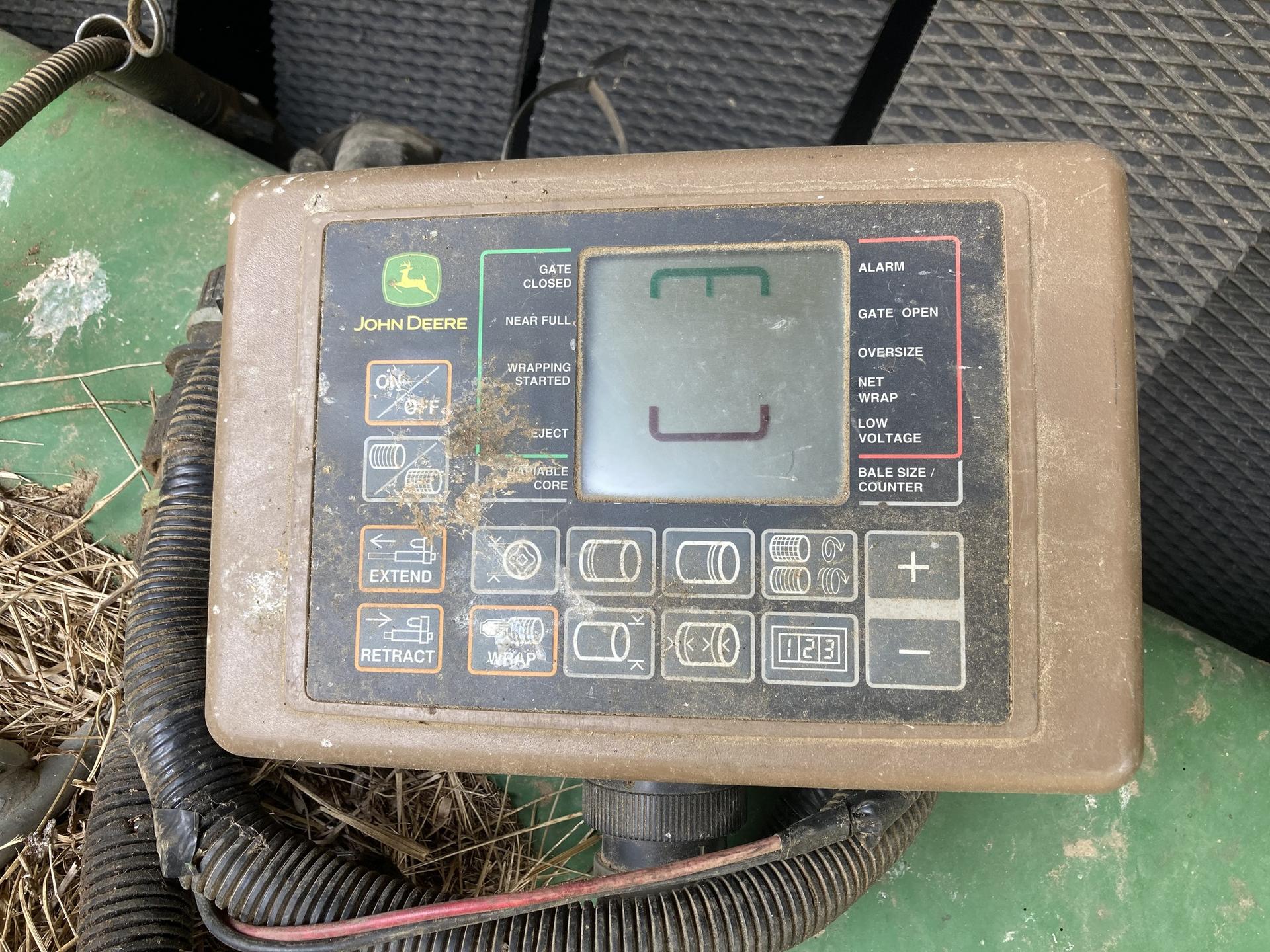 2009 John Deere 568 Image