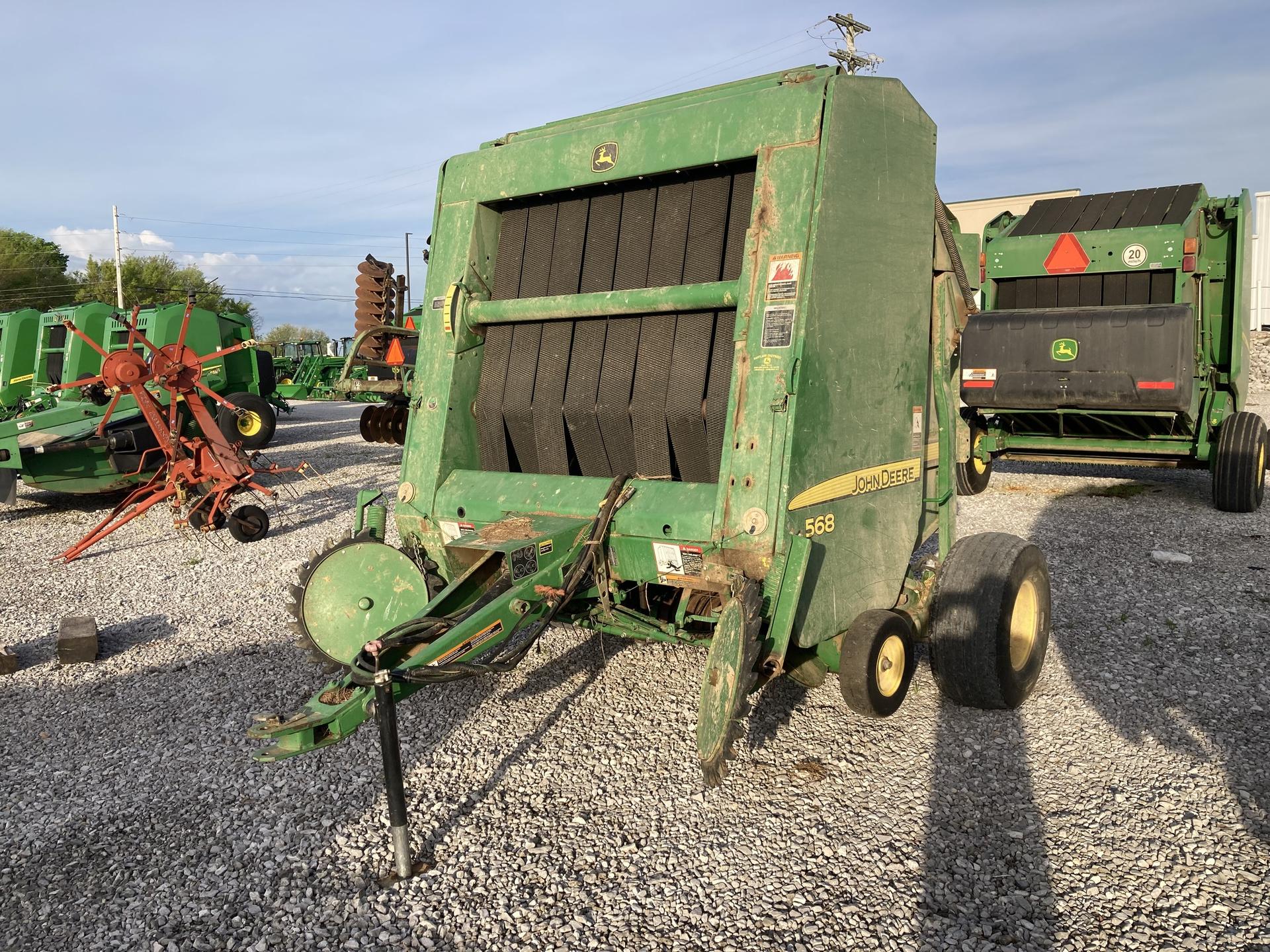 2009 John Deere 568 Image