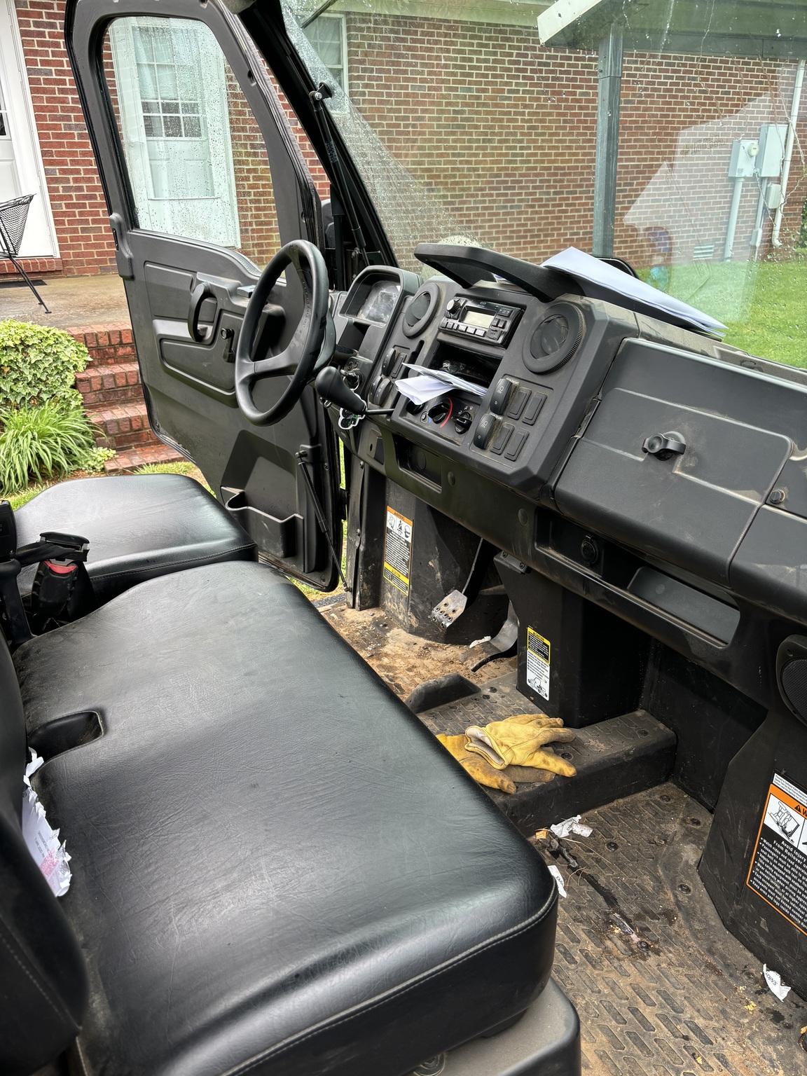 2024 John Deere XUV 835M Image