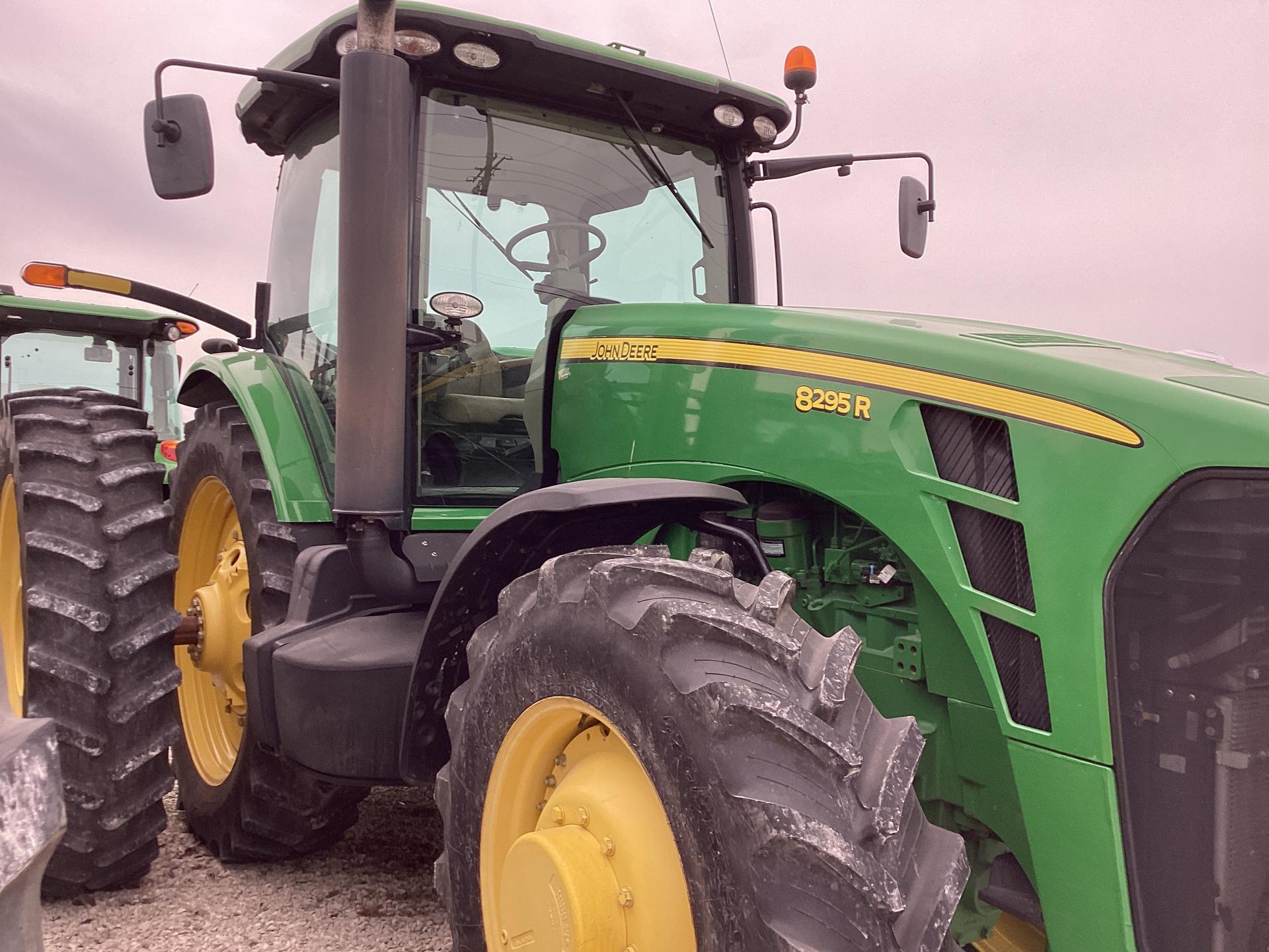 2010 John Deere 8295R 2010 Image