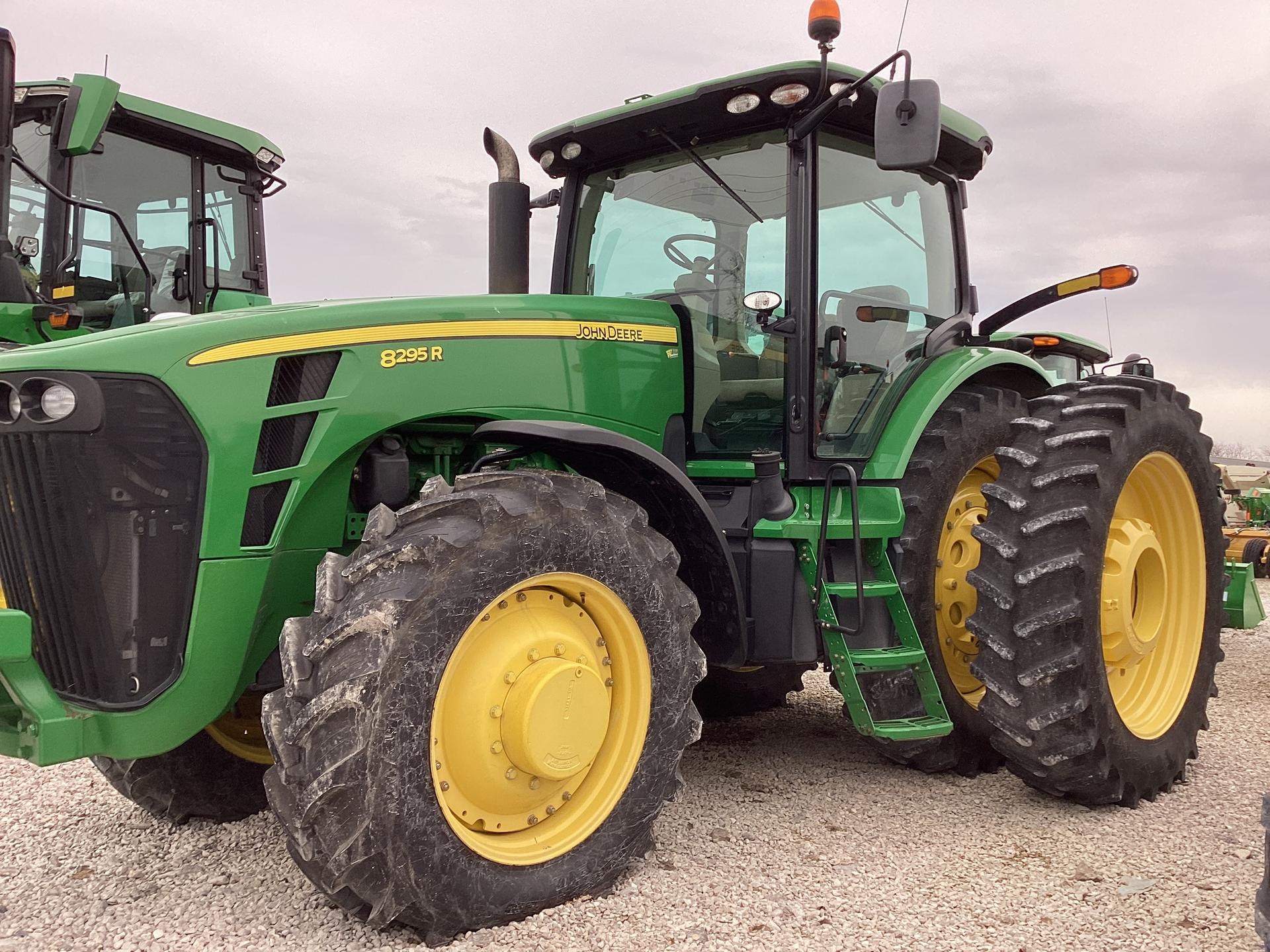 2010 John Deere 8295R 2010 Image