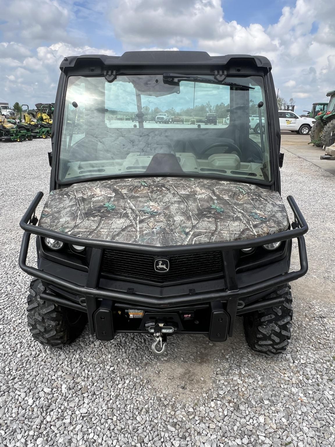 2022 John Deere XUV 835R Image