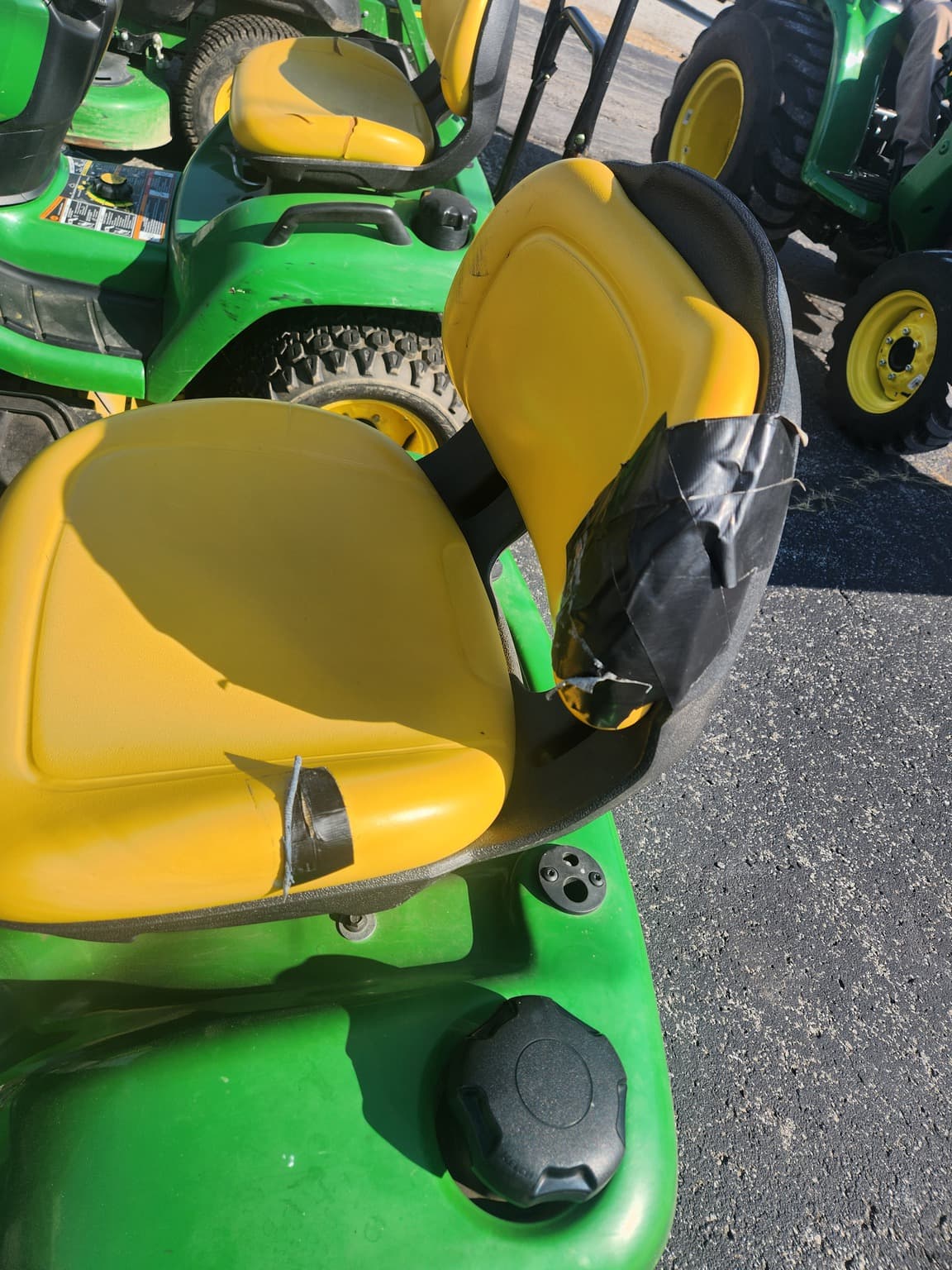 2014 John Deere X320 Image