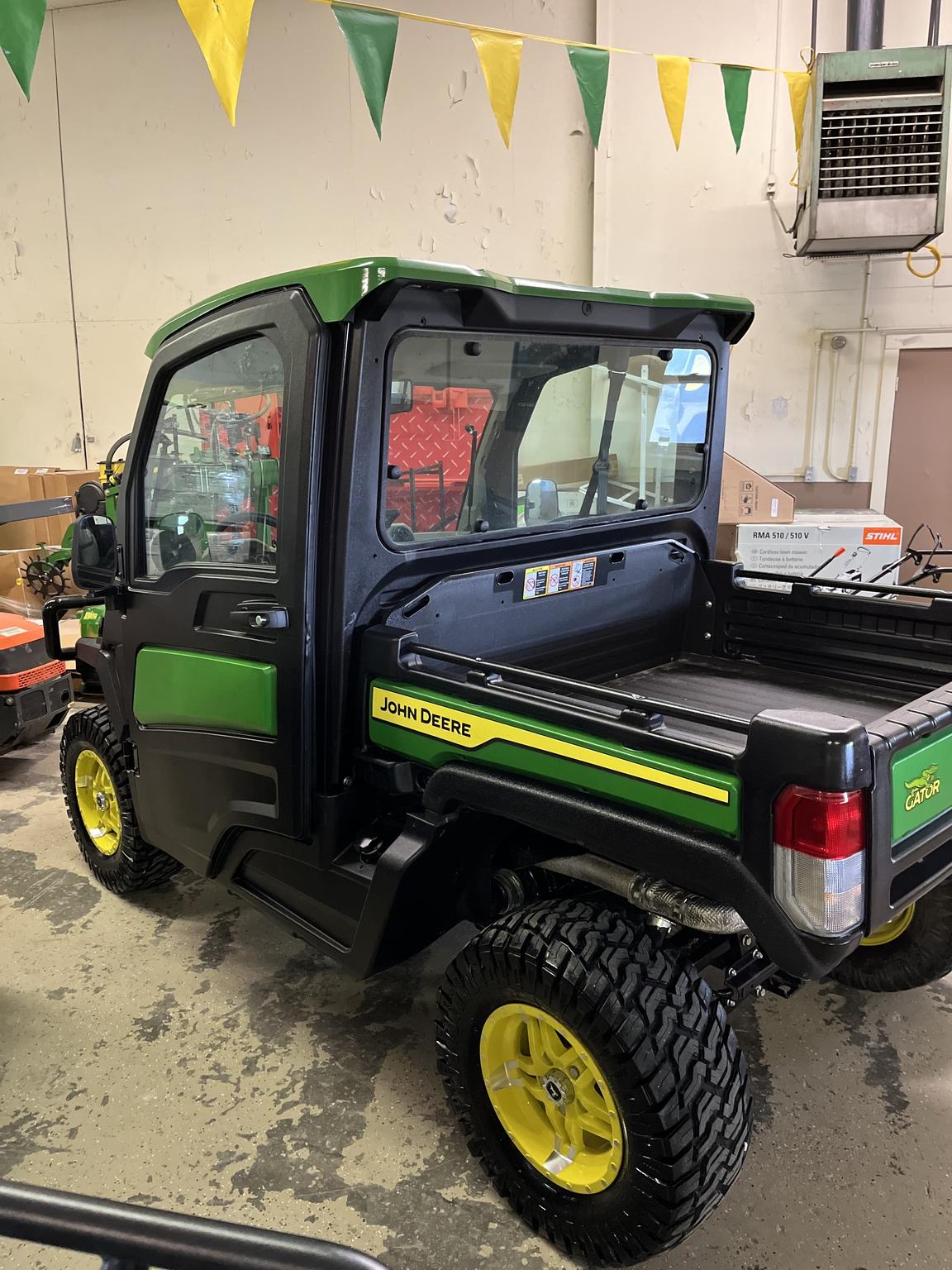 2024 John Deere XUV 835R Image