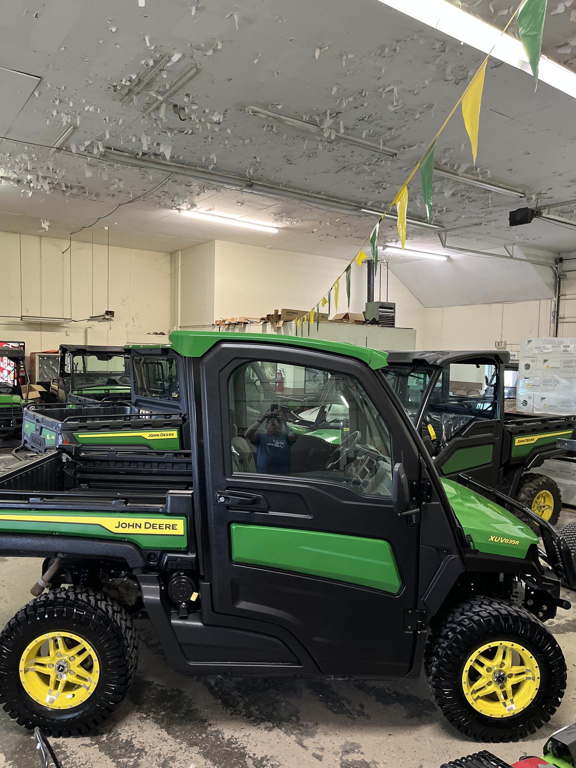 2024 John Deere XUV 835R Image