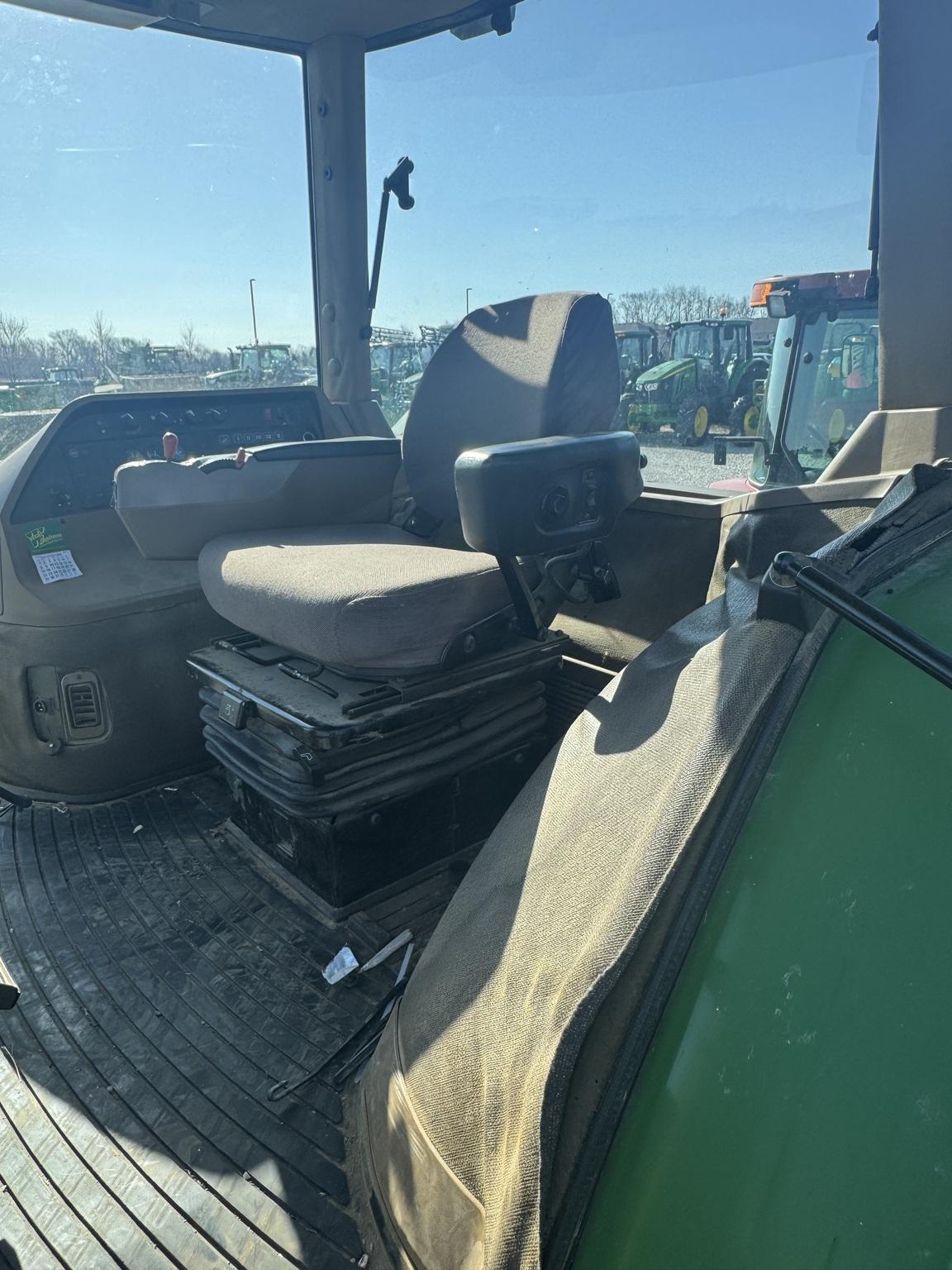 1995 John Deere 8100 Image