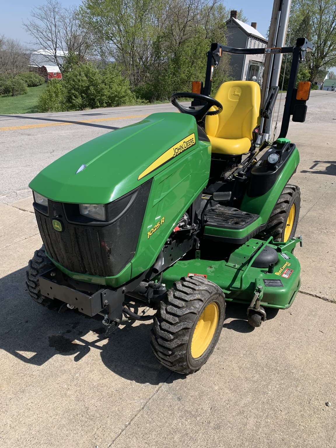 2015 John Deere 1025R Image