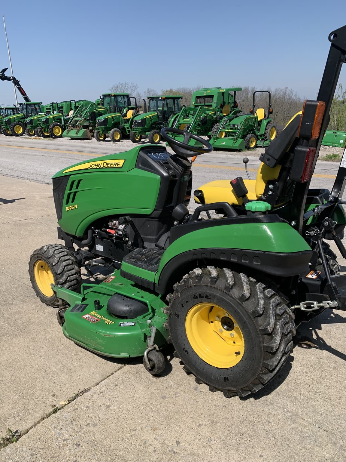 2015 John Deere 1025R Image