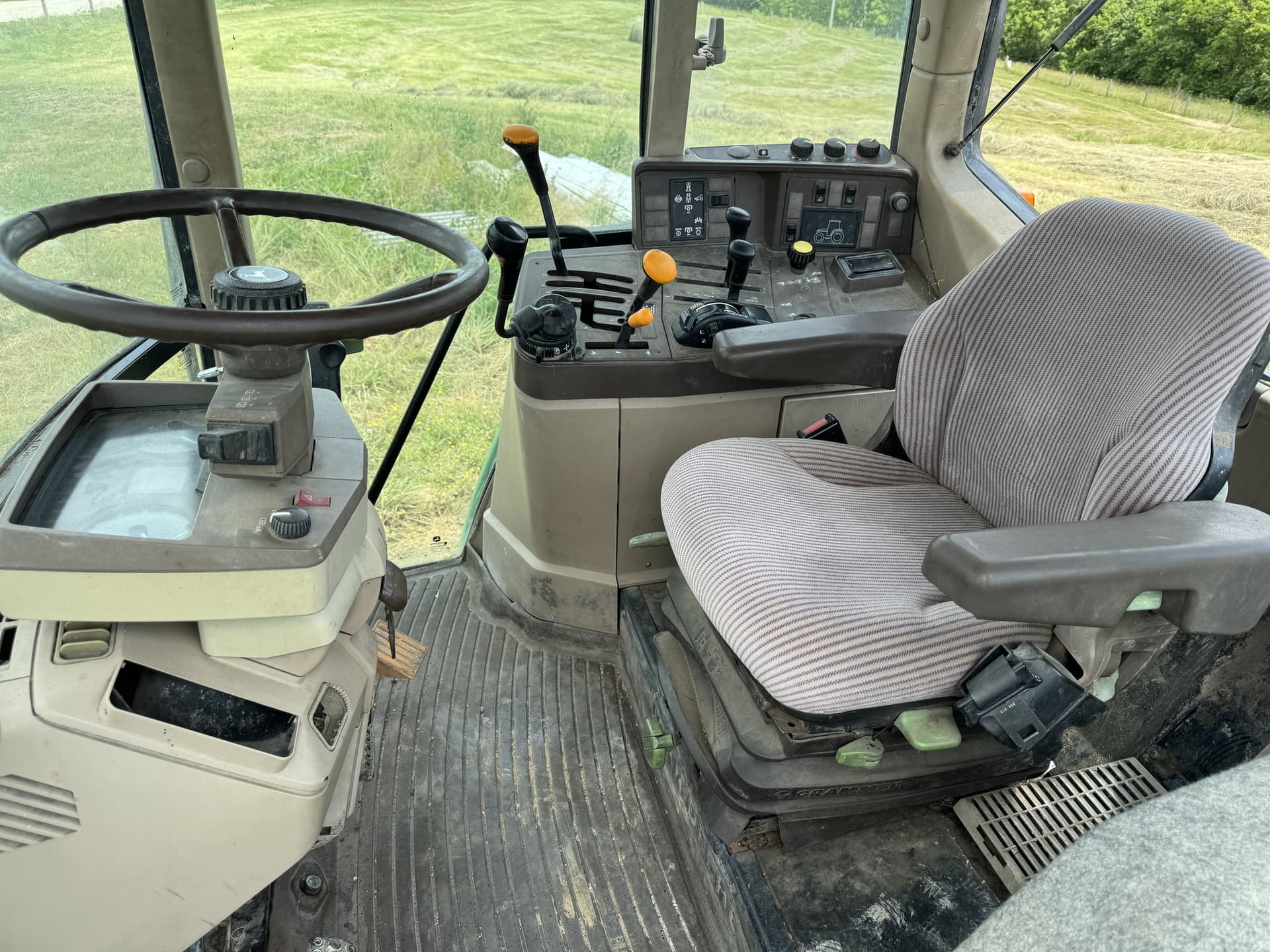 2001 John Deere 6410 Image