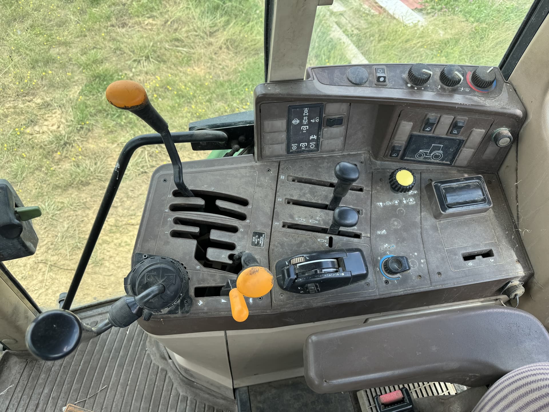 2001 John Deere 6410 Image