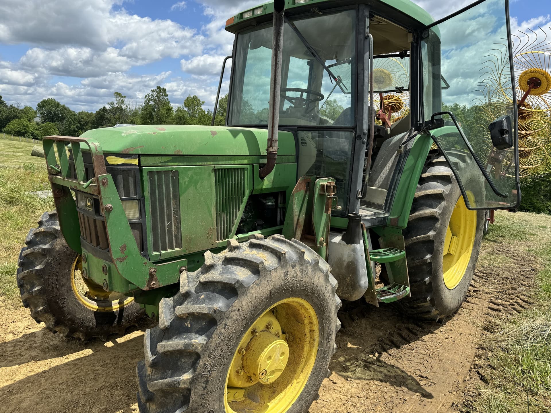 2001 John Deere 6410