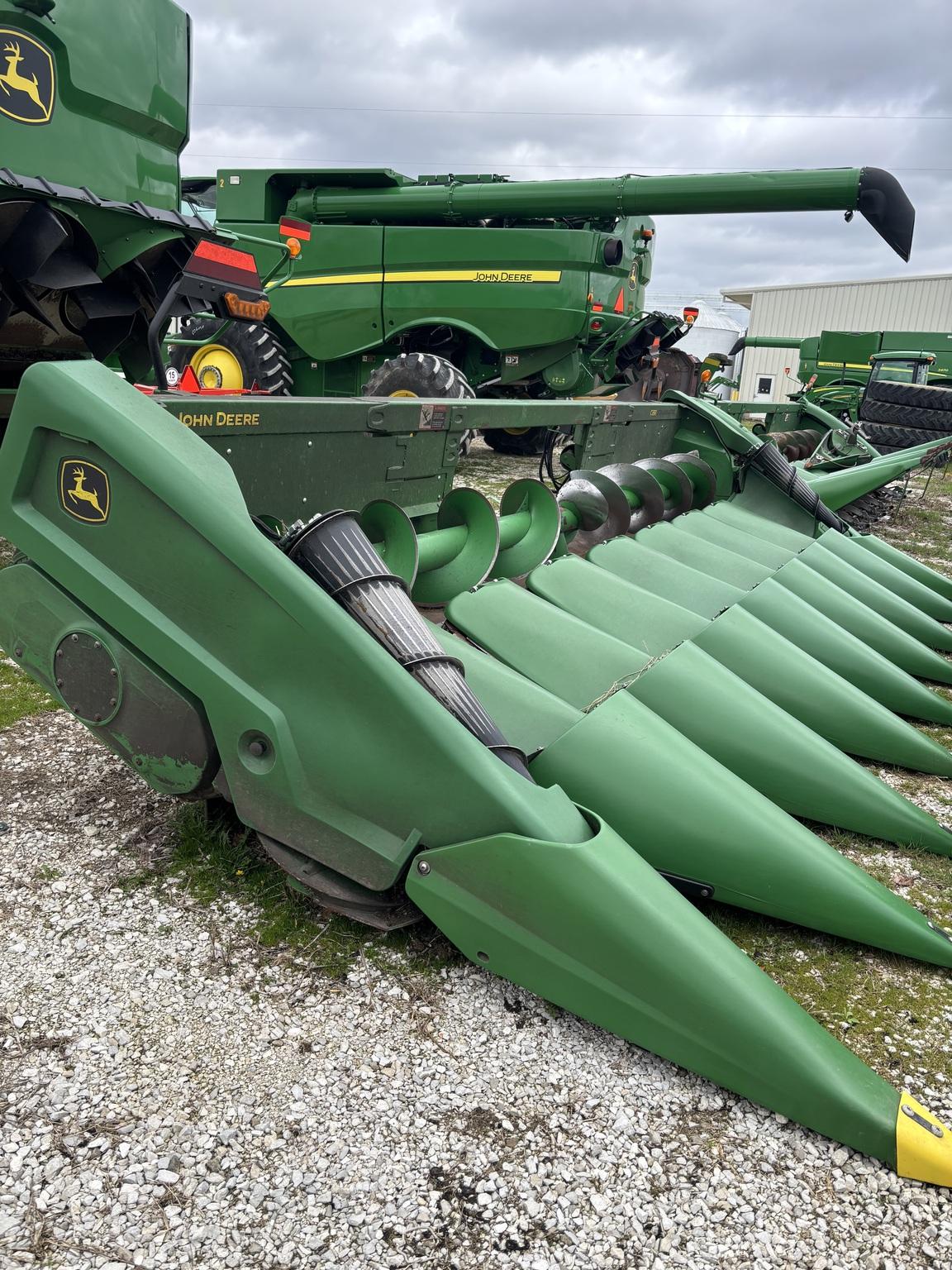 2022 John Deere C8R Image