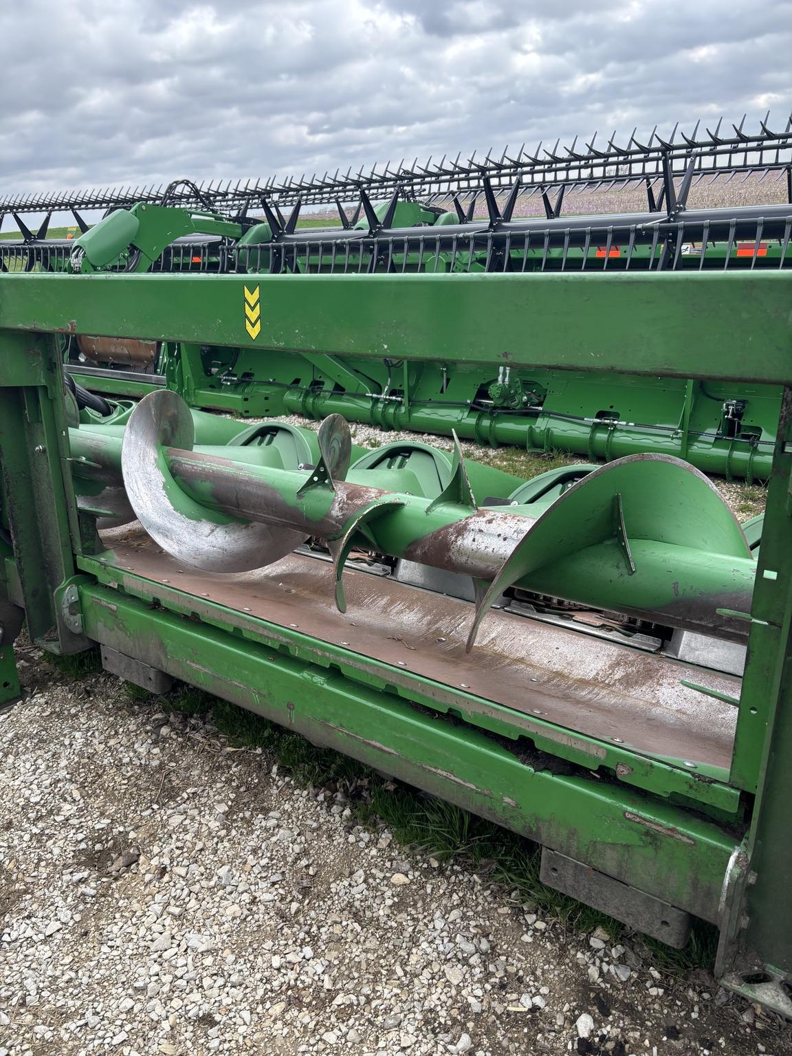 2022 John Deere C8R Image