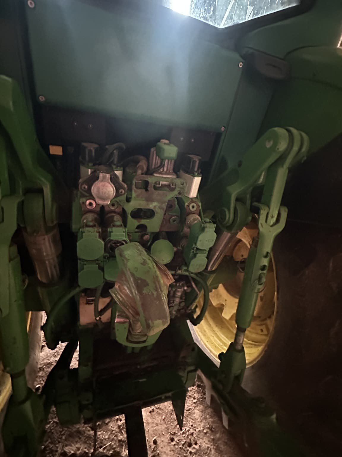 2003 John Deere 7520 Image